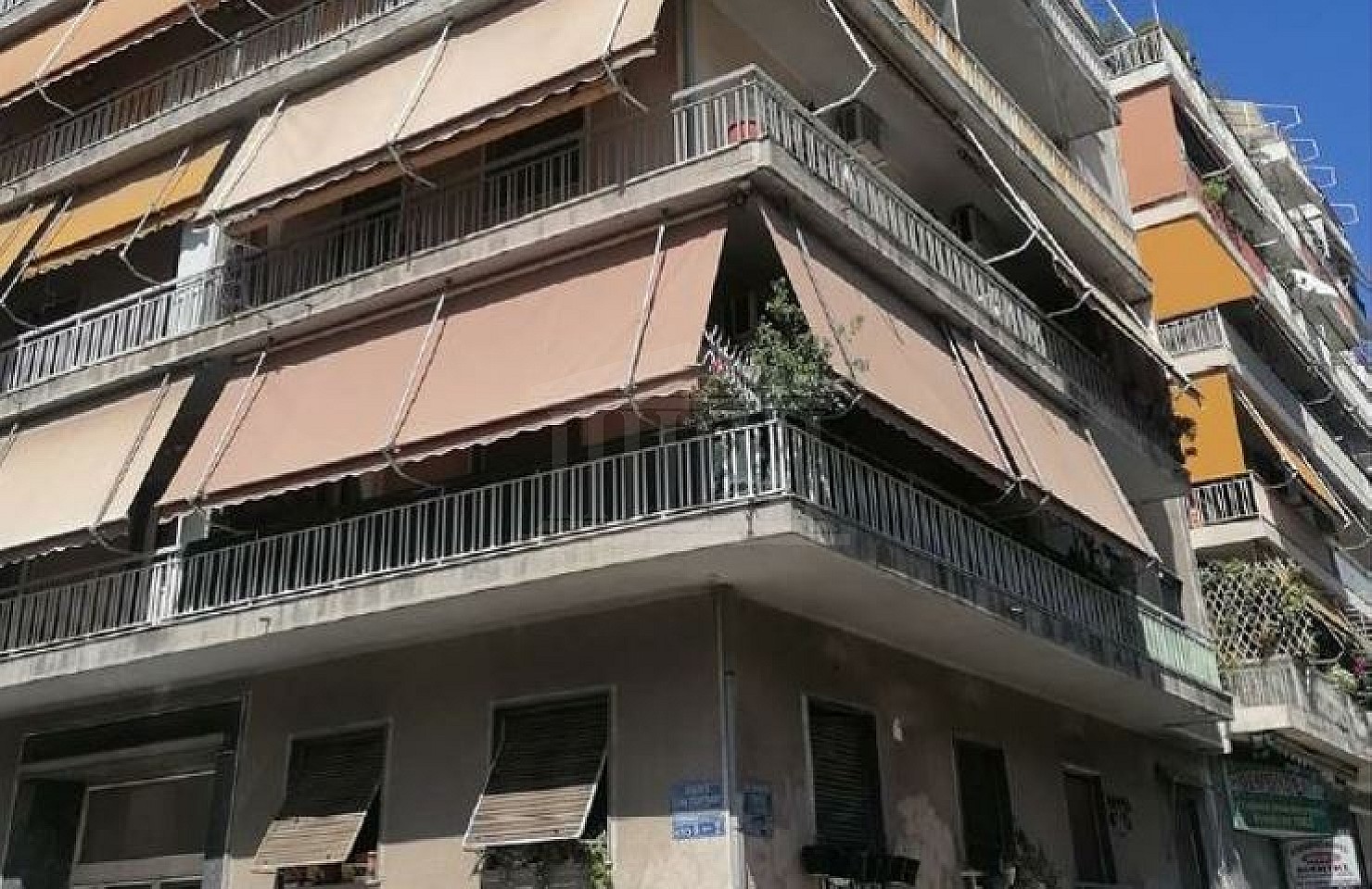 Third floor Apartment in Patisia