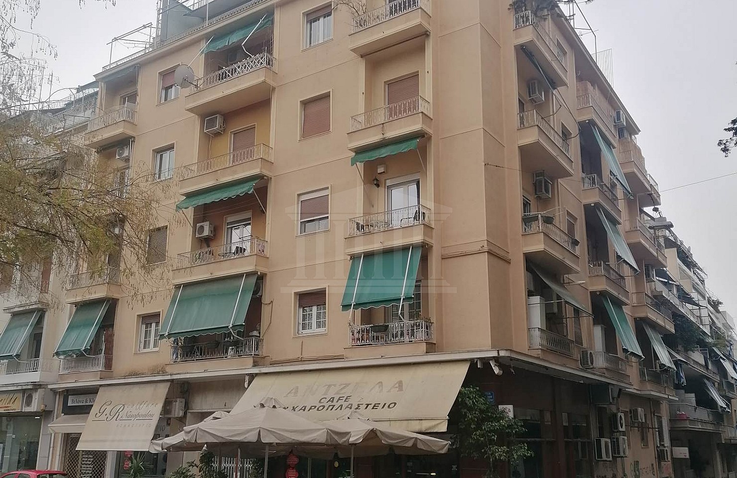 Fifth Floor Apartment in Koliatsou Square, Athens