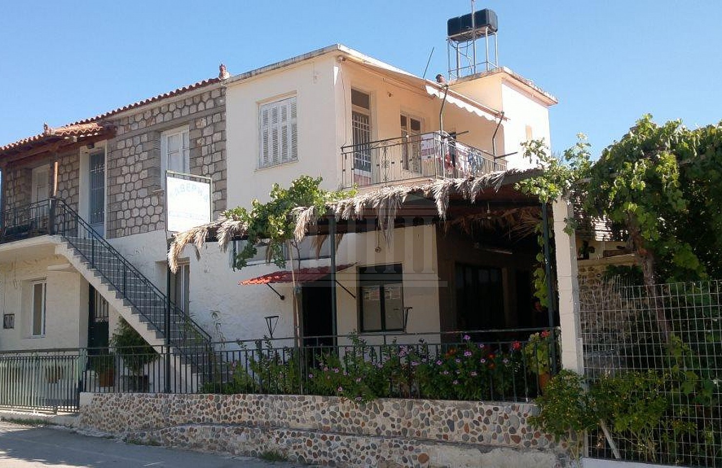Mixed use building in Therapnous, Lakonia