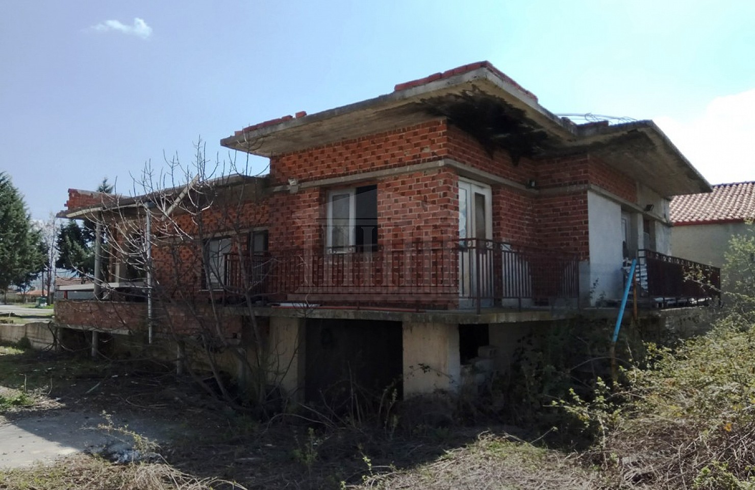 Incomplete residence in Kerasia